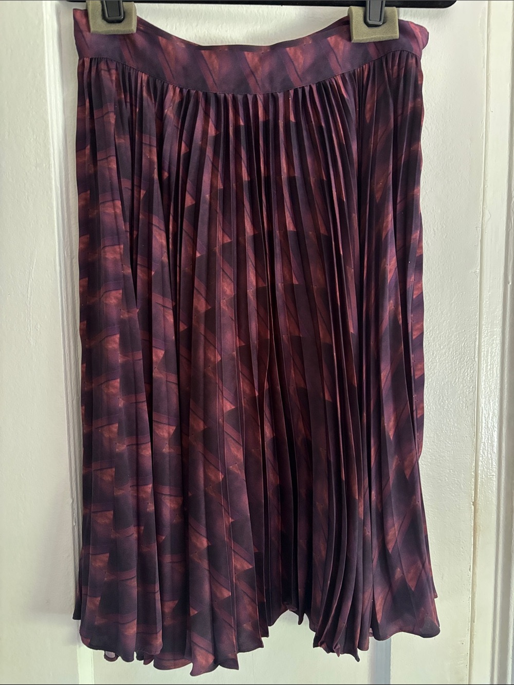 TUCKER Silk Pleated Midi Skirt in Burgundy and Plum size L